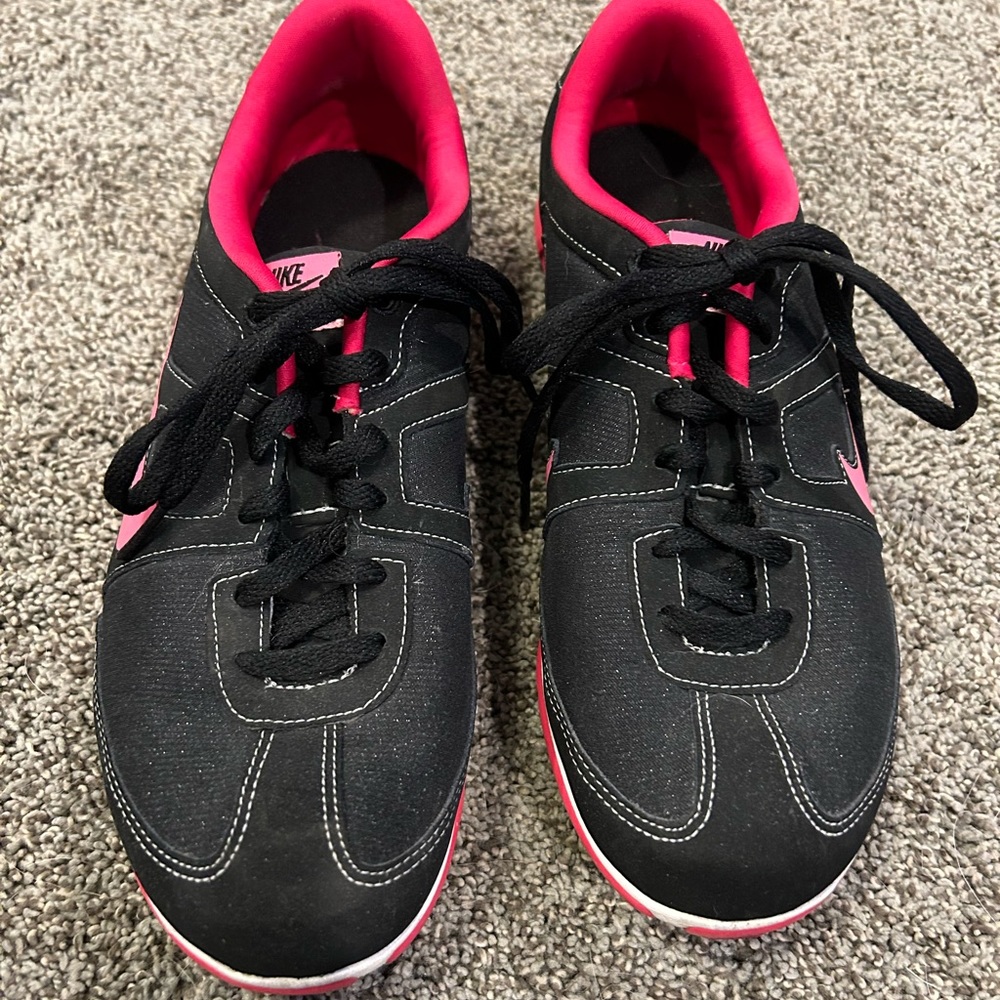 Women’s Nike Sneakers Size 7